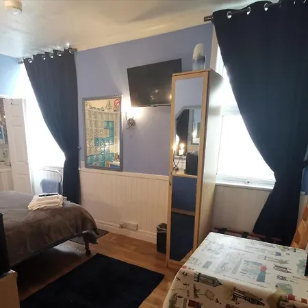 Aquarius Bed & Breakfast